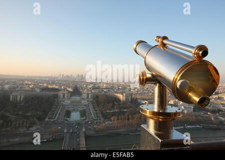 France, ile de france, Paris 7e arrondissement, tour eiffel, vue depuis le 2e étage, vers la défense, trocadéro, longue vue, Banque D'Images