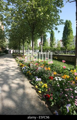 France, ile de france, paris, Paris, arrondissement 20-e, rue michel de bourges, carré d'Or, jardin public, fleurs, simone signoret, jacques becker, film, Banque D'Images