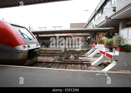 Paris Bercy est une gare ferroviaire et routière de Paris, France, exploité par la SNCF. Banque D'Images