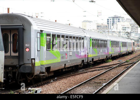 Paris Bercy est une gare ferroviaire et routière de Paris, France, exploité par la SNCF. Banque D'Images