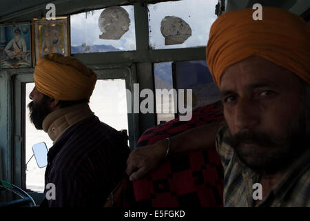 Les chauffeurs d'autobus au Ladakh. Banque D'Images