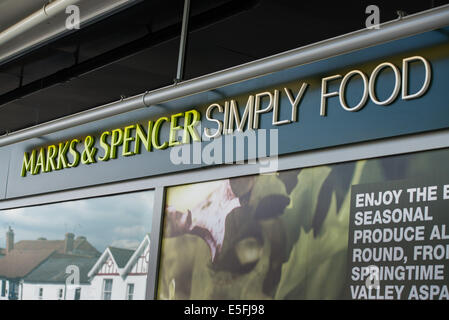 Marks & Spencer Simply Food exterior à Harpenden, Hertfordshire. Banque D'Images