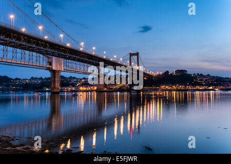 Le Tamar Bridge un pont suspendu enjambant l'estuaire de la Rivière Tamar entre Plymouth dans le Devon et Cornwall, en Saltash Banque D'Images