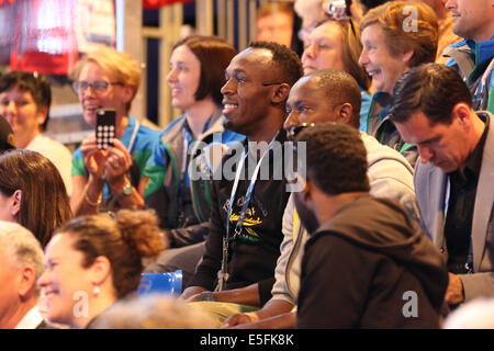 SECC, Glasgow, Écosse, Royaume-Uni, mercredi, 30 juillet 2014. Usain Bolt dans la foule regardant l'équipe de Netball de la Jamaïque dans un match préliminaire de groupe A aux Jeux du Commonwealth de Glasgow 2014 Banque D'Images