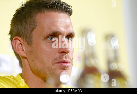 Bad Ragaz, Suisse. 30 juillet, 2014. Dortmund Kehl Sebastian annonce sa démission en tant que capitaine de l'équipe au cours d'une conférence de presse à Bad Ragaz, Suisse, 30 juillet 2014. La Bundelsiga soccer club Borussia Dortmund est titulaire d'un camp d'entraînement à Bad Ragaz pour préparer la prochaine saison 2014/2015. Photo : Karl Josef OPIM/dpa/Alamy Live News Banque D'Images