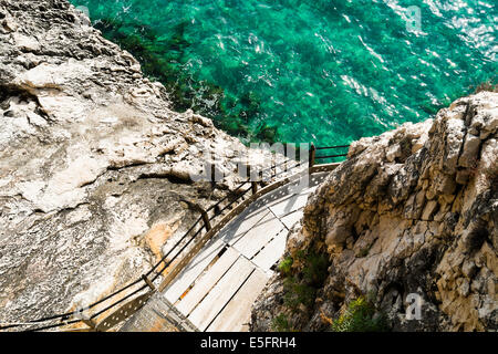 Sentier à Grotta del Bue Marino à Cala Gonone, Sardaigne, Italie Banque D'Images