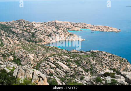 Vue sur Cala Coticcio dans l'île de Caprera, Sardaigne, Italie Banque D'Images