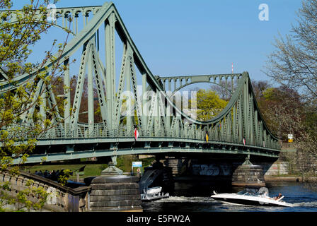 Glienicke Pont sur la Havel - vue de Potsdam à Berlin - Potsdam Brandenburg Allemagne Banque D'Images