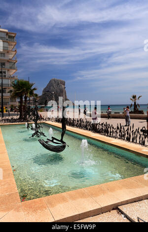 L'eau des fontaines, Playa Arenal Bol, ville de Calpe, Mer Méditerranée, Costa Blanca, Espagne, Europe. Banque D'Images