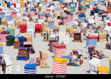 Borkum, Allemagne : 29 juillet 2014 - plage avec baignoire tentes Banque D'Images