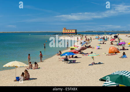 Le Portugal, l'Algarve, la plage de Fuseta Banque D'Images