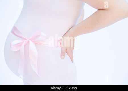 Vue de côté de femme enceinte Banque D'Images