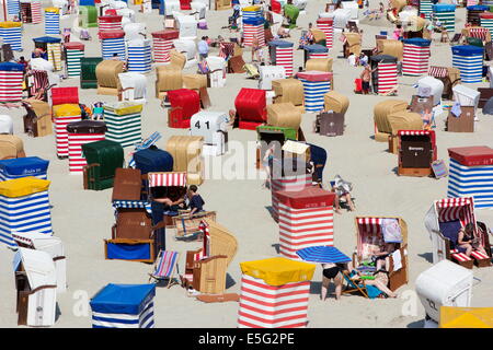 Borkum, Allemagne : 29 juillet 2014 - plage avec baignoire tentes Banque D'Images