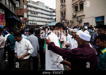 Kuala Lumpur, Malaisie. 28 juillet, 2014. Les travailleurs musulmans étrangers en Malaisie célébrer Eidl Fitr à Kuala Lumpur. Le monde musulman célèbre l'Aïd al-Fitr, un événement qui marque la fin du mois de Ramadan après l'observation du nouveau croissant de lune. © Diana :/ZUMA/ZUMAPRESS.com/Alamy fil Live News Banque D'Images