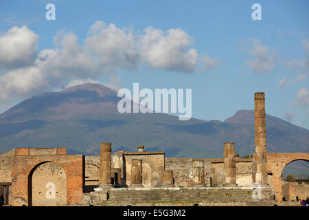 Temple de Jupiter et le forum de Pompéi, Naples, Italie Banque D'Images