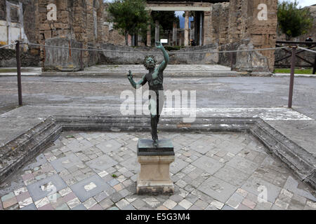 Faun statue dans la maison du Faune, Pompéi, Naples, Italie Banque D'Images