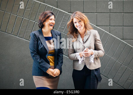 Deux femmes smiling Banque D'Images