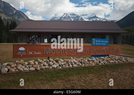 Le mont Robson Park Visitors' Centre Banque D'Images