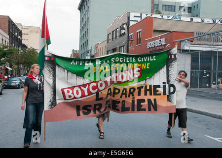 Montréal, Canada. 30 juillet, 2014. Les montréalais ont pris dans les rues pour protester contre le bombardement continue de la bande de Gaza, qui entraîne un nombre croissant de civils palestiniens casulaties. Credit : Megapress/Alamy Live News Banque D'Images