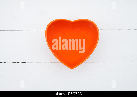 Coeur objet sur une table en bois blanc Banque D'Images