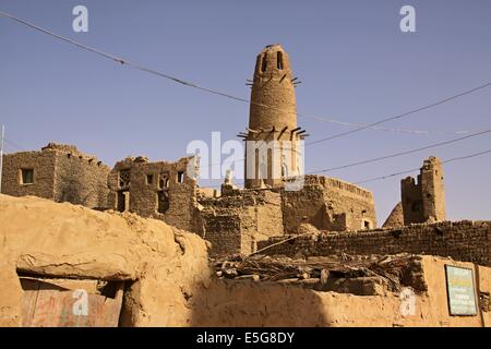 Vieille ville décor d'Al-Qasr, un village de l'Oasis de Dakhla en Egypte Banque D'Images