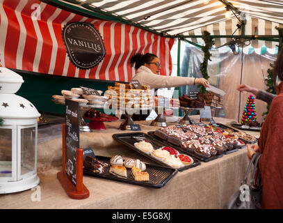 Marché victorien au Lowry Centre à Noël. Banque D'Images