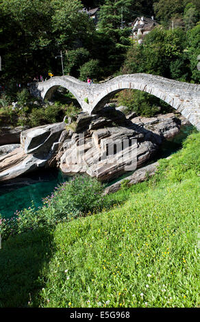 Valle Verzasca, rivière, water, pont en pierre. (CTK Photo/Marketa Hofmanova) Banque D'Images