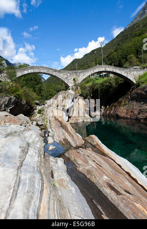 Valle Verzasca, rivière, water, pont en pierre. (CTK Photo/Marketa Hofmanova) Banque D'Images