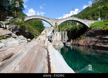 Valle Verzasca, rivière, water, pont en pierre. (CTK Photo/Marketa Hofmanova) Banque D'Images