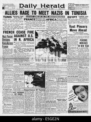 1942 Daily Herald/la page déclaration de la 8ème Armée Britannique et l'avancement de l'armée américaine en Algérie et en Tunisie Banque D'Images