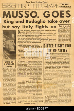 1943 Union Jack soir Tunis Telegraph (papier journal militaire britannique) front page reporting Benito Mussolini démissionne Banque D'Images