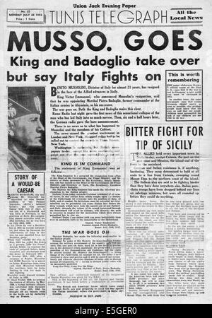 1943 Union Jack soir Tunis Telegraph (papier journal militaire britannique) front page reporting Benito Mussolini démissionne Banque D'Images