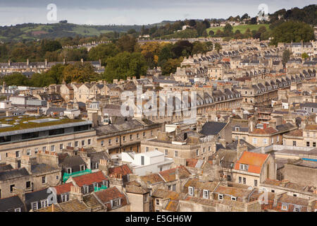 Royaume-uni, Angleterre, dans le Wiltshire, centre-ville, centre-ville de toit vers l'abbaye de Royal Crescent Banque D'Images