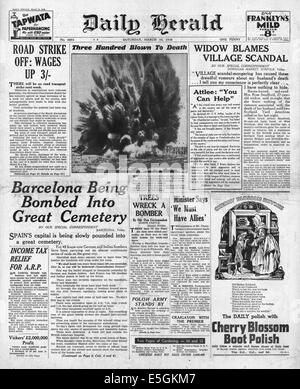 1938 Daily Herald page avant le bombardement de rapports de Barcelone pendant la guerre civile espagnole par l'Armée de l'air italienne et Luftwaffe allemande Banque D'Images