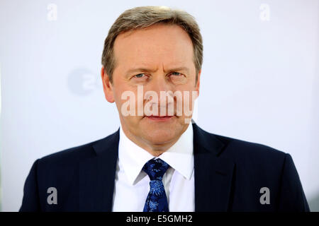 Hambourg, Allemagne. 31 juillet, 2014. L'acteur britannique Neil Dudgeon pose lors d'un photocall de chaîne de télévision allemande ZDF à Hambourg, Allemagne, 31 juillet 2014. La nouvelle série criminelle ZDF Inspecteur Barnaby' avec 'Dudgeon comme Detective Chief Inspector John Barnaby va commencer le 21 septembre 2014. Photo : MALTE CHRÉTIENS/dpa/Alamy Live News Banque D'Images