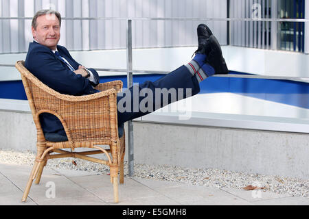 Hambourg, Allemagne. 31 juillet, 2014. L'acteur britannique Neil Dudgeon pose lors d'un photocall de chaîne de télévision allemande ZDF à Hambourg, Allemagne, 31 juillet 2014. Les nouveaux épisodes de la série 'crime ZDF Inspecteur Barnaby' avec Dudgeon comme Detective Chief Inspector John Barnaby va commencer le 21 septembre 2014. Photo : MALTE CHRÉTIENS/dpa/Alamy Live News Banque D'Images