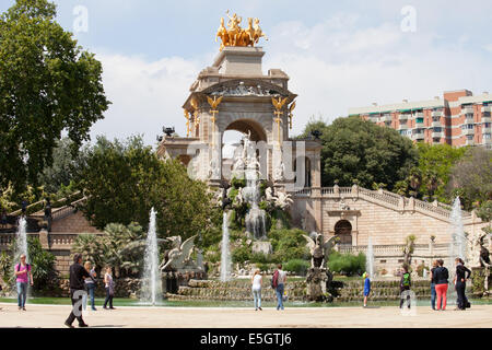 Le Cascada monument avec cascade et fontaine dans le Parc de la Ciutadella à Barcelone, Catalogne, Espagne. Banque D'Images