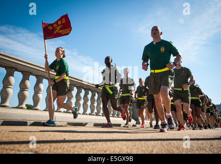 Les étudiants et professeurs coordonnateurs de Marine Corps Base Quantico militaires du personnel Officer Academy (SNCOA) conduite à 7 km D Banque D'Images