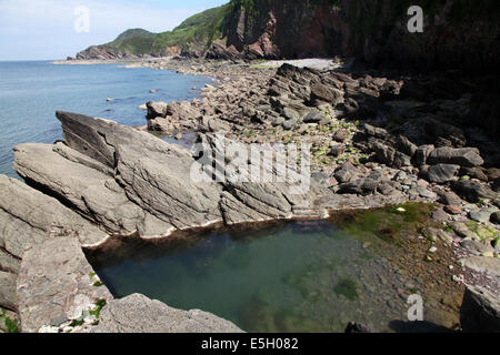 Cette mer intérieure sur la côte nord du Devon est découverte à marée basse et peut être utilisé pour les moins téméraires nageurs Banque D'Images