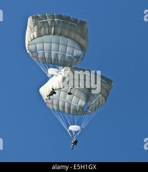 Les parachutistes de l'armée américaine avec le 1er Escadron, 91e Régiment de cavalerie, 173ème Airborne Brigade Combat Team conduite l'ope Banque D'Images