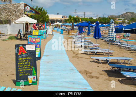 Main Beach, Faliraki resort, l'île de Rhodes, Dodécanèse, Grèce, Europe Banque D'Images