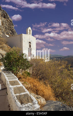 Michalis San église catholique située sur un point de vue excellent près de Ano Syros (Chora) ville de l'île de Syros, Cyclades, Grèce Banque D'Images