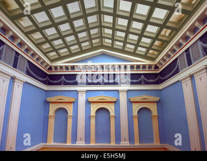 Architecture intérieure de l'hôtel de ville néoclassique (xixe siècle), à Ermoúpoli ville, l'île de Syros, Cyclades, Grèce Banque D'Images