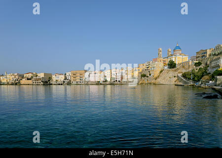 L'aristocrate de voisinage Vaporia '' situé dans Ermoupopoli ville, capitale de l'île de Syros et des Cyclades, Grèce Banque D'Images