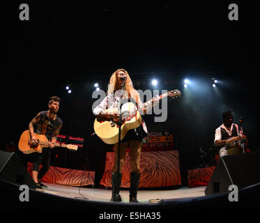 Portsmouth, Virginia, USA. 26 juillet, 2014. Soulshine apporte tour sonna à la pertinence du pavillon d'information chez Ntelos. © Jeff Moore/ZUMA/ZUMAPRESS.com/Alamy fil Live News Banque D'Images