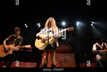 Portsmouth, Virginia, USA. 26 juillet, 2014. Soulshine apporte tour sonna à la pertinence du pavillon d'information chez Ntelos. © Jeff Moore/ZUMA/ZUMAPRESS.com/Alamy fil Live News Banque D'Images