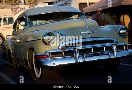 Chevrolet Sedan De Luxe à partir de 1949 à La Grande3 swap meet, au stationnement de l'Qualcomm Stadium, en mars 2014. Banque D'Images