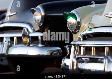 Les berlines de luxe de Chevrolet à partir de 1949 à La Grande3 swap meet, au stationnement de l'Qualcomm Stadium, en mars 2014. Banque D'Images