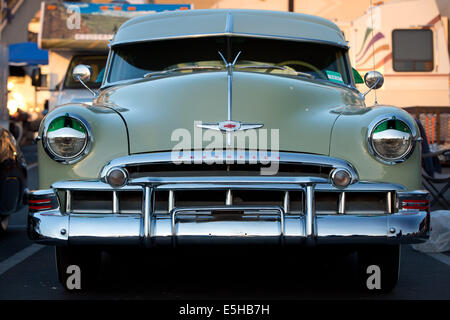 Chevrolet Sedan De Luxe à partir de 1949 à La Grande3 swap meet, au stationnement de l'Qualcomm Stadium, en mars 2014. Banque D'Images