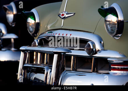 Les berlines de luxe de Chevrolet à partir de 1949 à La Grande3 swap meet, au stationnement de l'Qualcomm Stadium, en mars 2014. Banque D'Images